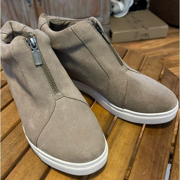 Blondo Waterproof Ankle Booties w/ Front Zipper. In EUC. Size 11. Padding. - Picture 2 of 7